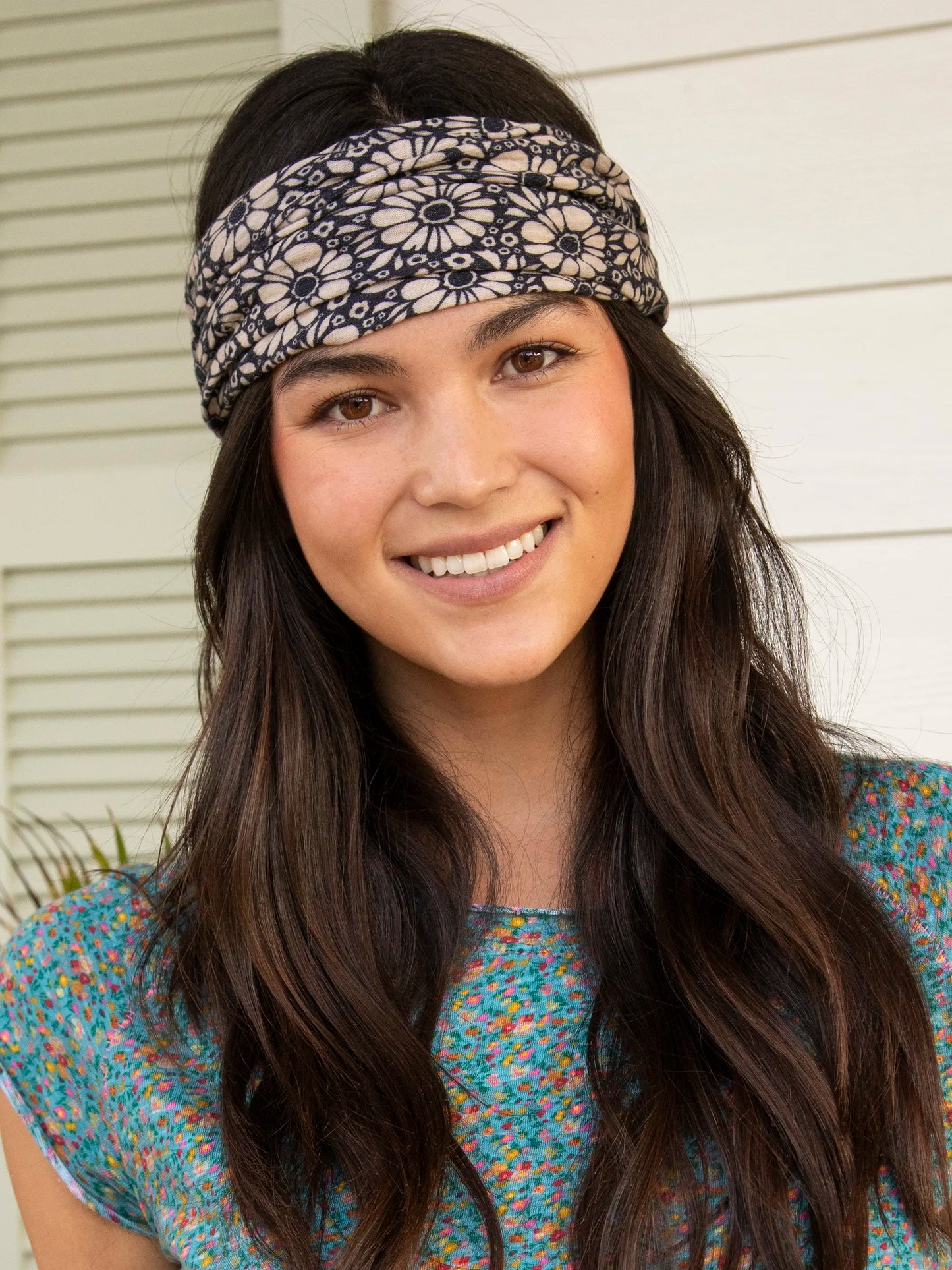 Full Boho BandeauÂ® Headband - Black White Daisies