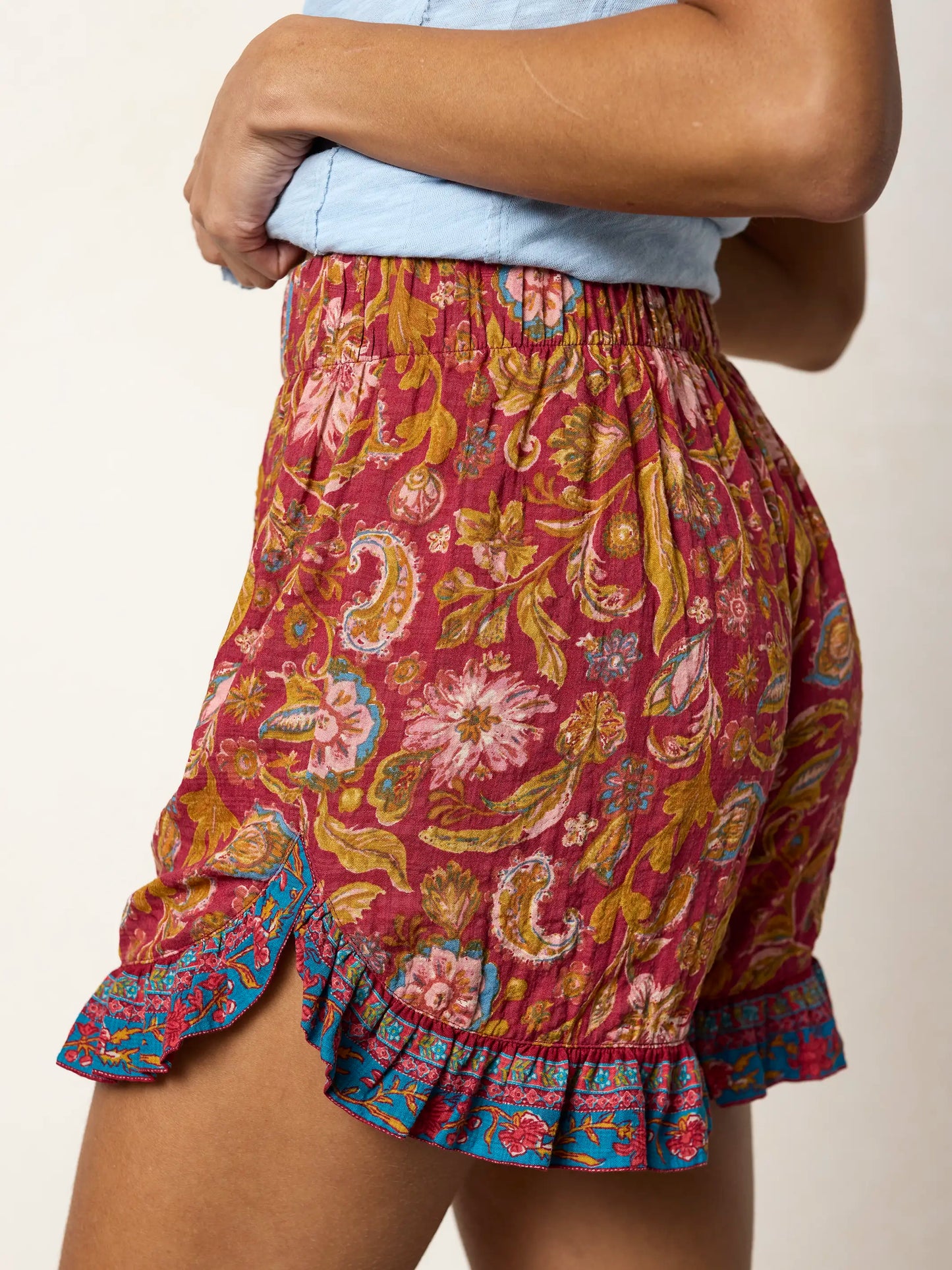 Get Up & Go Ruffle Shorts - Sunnyfield Floral Red
